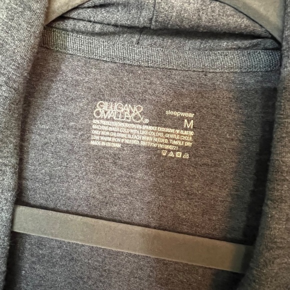 🔥2/$10 Gillian & Omalley Grey Cardigan - Medium - Picture 2 of 3